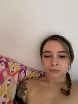 Snapshot of karla-thomsom10 chatting on 11.12.25 karla-thomsom10 online show from 11.12.25