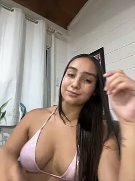 Snapshot of hannahhotwife chatting on 05.07.26 hannahhotwife online show from 05.07.26