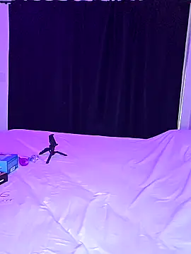 Snapshot of abrilour chatting on 12.20.25 abrilour online show from 12.20.25