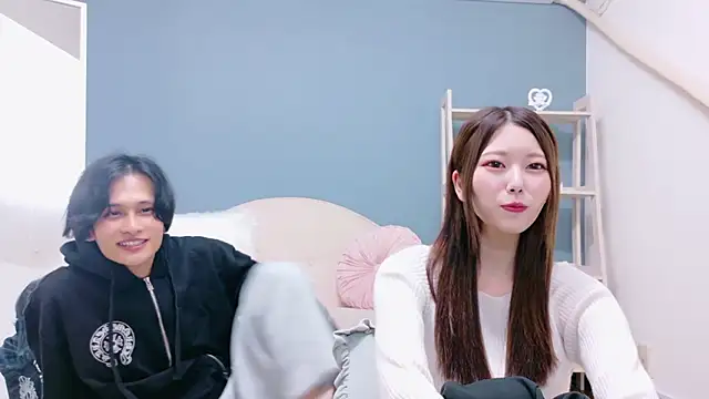 Snapshot of Reto-sama chatting on 10.21.25 Reto-sama online show from 10.21.25