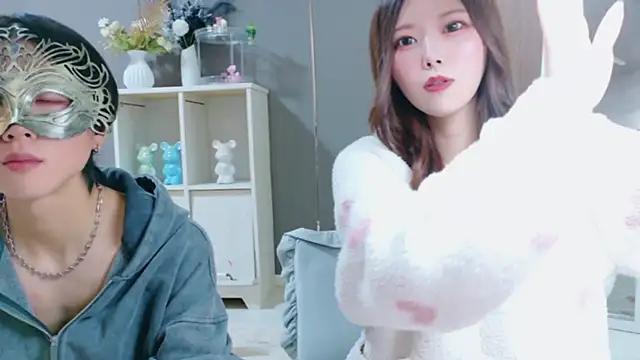 Snapshot of Reto-sama chatting on 10.27.25 Reto-sama online show from 10.27.25