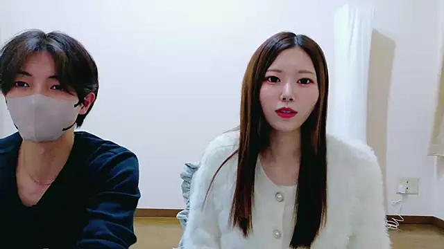 Snapshot of Reto-sama chatting on 10.31.25 Reto-sama online show from 10.31.25