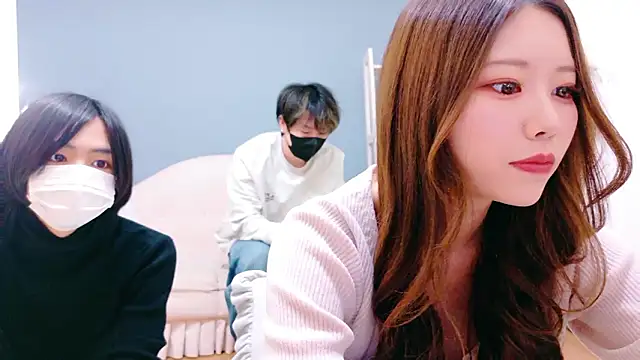 Snapshot of Reto-sama chatting on 11.14.25 Reto-sama online show from 11.14.25