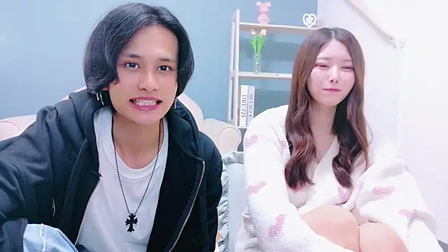 Snapshot of Reto-sama chatting on 11.18.25 Reto-sama online show from 11.18.25