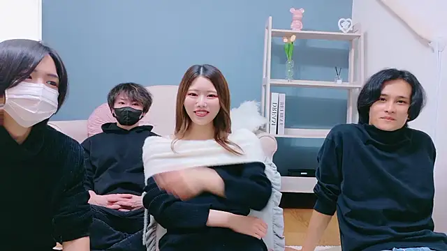 Snapshot of Reto-sama chatting on 11.22.25 Reto-sama online show from 11.22.25