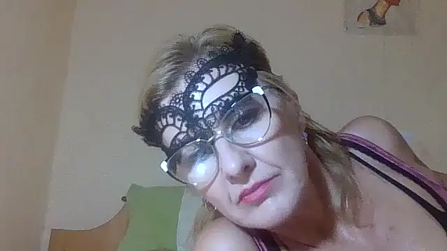 TianaQLove online show from 09.18.25