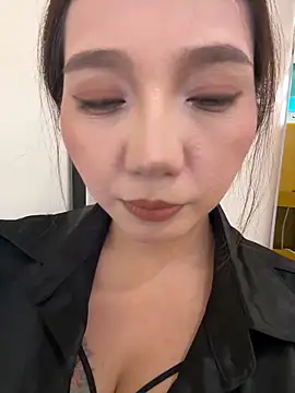 Snapshot of Dujuan-d chatting on 10.11.25 Dujuan-d online show from 10.11.25