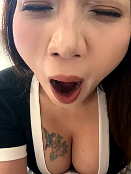 Snapshot of Dujuan-d chatting on 11.02.25 Dujuan-d online show from 11.02.25