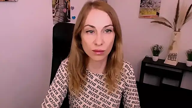 Snapshot of Create_your_own_sun chatting on 09.10.25 Create your own sun online show from 09.10.25