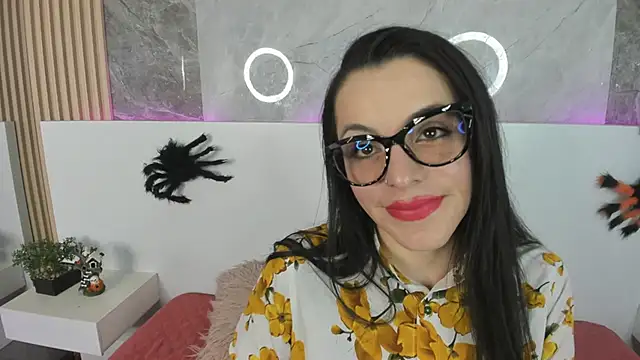 Snapshot of IsisNoir chatting on 10.06.25 IsisNoir online show from 10.06.25