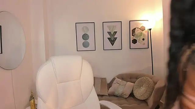 Snapshot of Beverly_johnson chatting on 10.15.25 Beverly johnson online show from 10.15.25