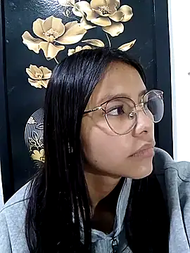 SofieLove 01 online show from 12.17.25