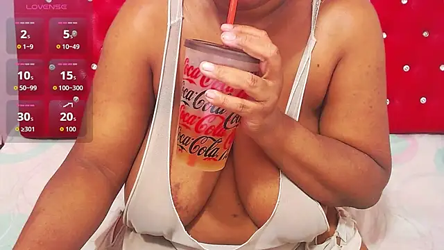 Snapshot of wonderfuldiana chatting on 09.27.25 wonderfuldiana online show from 09.27.25