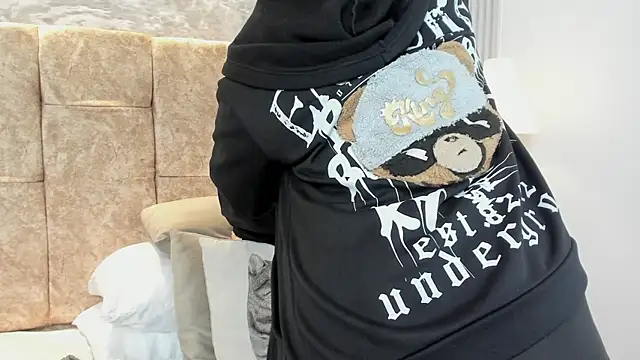 leilapons online show from 10.10.25