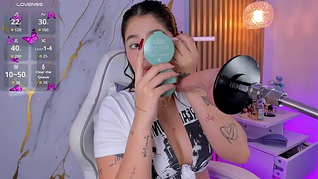 alissaowens  online show from 12.23.25