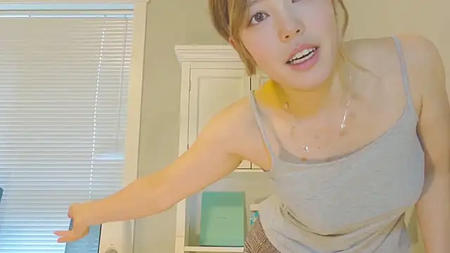 Snapshot of Nana_with chatting on 11.29.25 Nana with online show from 11.29.25