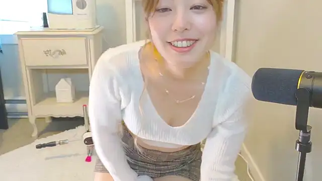 Snapshot of Nana_with chatting on 12.19.25 Nana with online show from 12.19.25