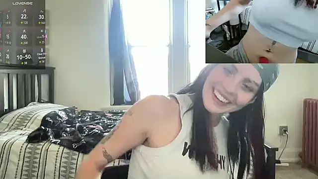 Snapshot of VanessaVipera chatting on 09.26.25 VanessaVipera online show from 09.26.25