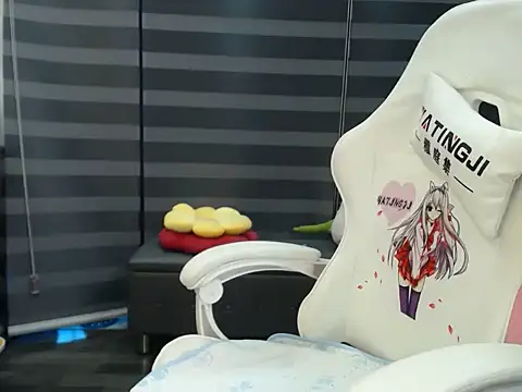 Snapshot of NANA_199k chatting on 10.29.25 NANA 199k online show from 10.29.25