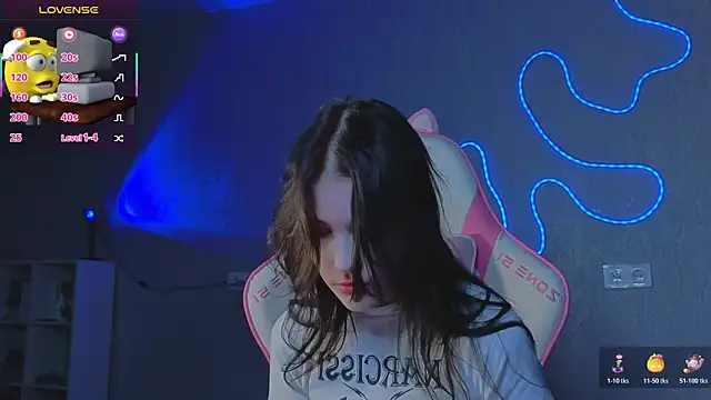 Snapshot of Sophie_SkyAngel chatting on 12.21.25 Sophie SkyAngel online show from 12.21.25