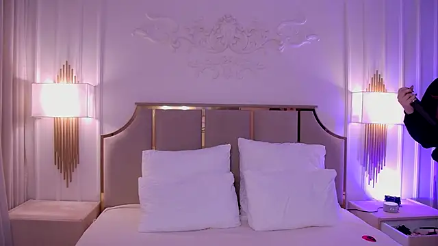 Snapshot of MeganStrain chatting on 09.10.25 MeganStrain online show from 09.10.25