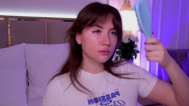 Snapshot of MeganStrain chatting on 09.18.25 MeganStrain online show from 09.18.25