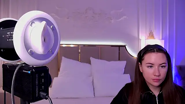 Snapshot of MeganStrain chatting on 09.19.25 MeganStrain online show from 09.19.25