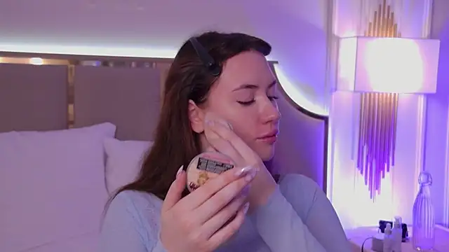 Snapshot of MeganStrain chatting on 09.27.25 MeganStrain online show from 09.27.25