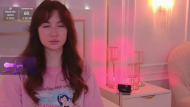 Snapshot of MeganStrain chatting on 10.03.25 MeganStrain online show from 10.03.25