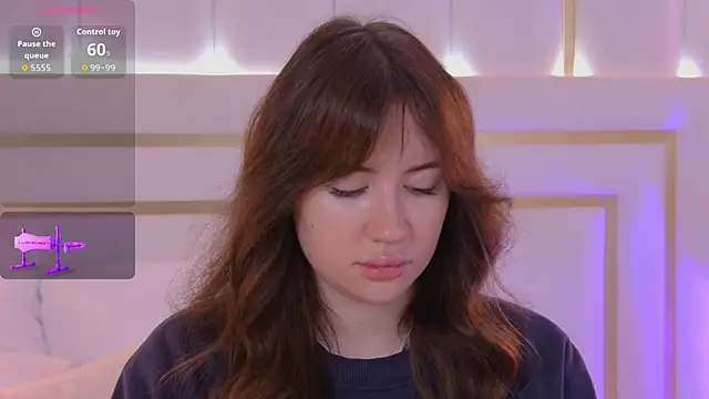 Snapshot of MeganStrain chatting on 10.06.25 MeganStrain online show from 10.06.25