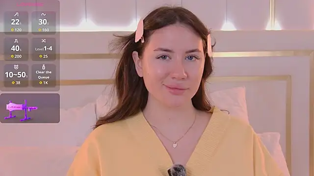 Snapshot of MeganStrain chatting on 10.07.25 MeganStrain online show from 10.07.25