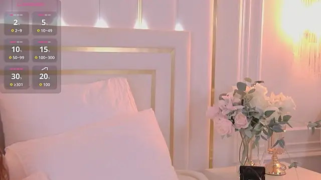 Snapshot of MeganStrain chatting on 10.08.25 MeganStrain online show from 10.08.25