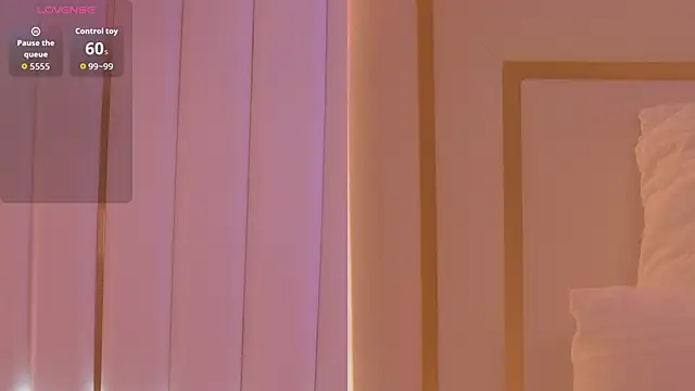 Snapshot of MeganStrain chatting on 10.13.25 MeganStrain online show from 10.13.25