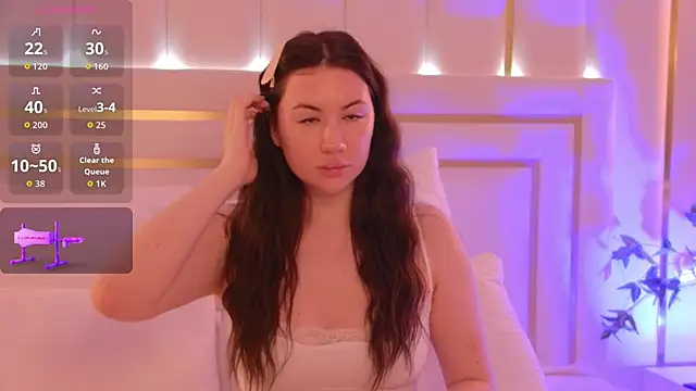 Snapshot of MeganStrain chatting on 10.21.25 MeganStrain online show from 10.21.25