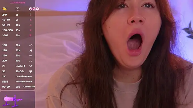 Snapshot of MeganStrain chatting on 11.08.25 MeganStrain online show from 11.08.25