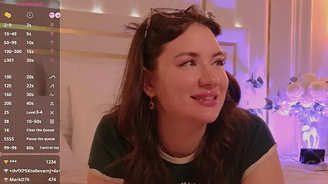 Snapshot of MeganStrain chatting on 11.11.25 MeganStrain online show from 11.11.25