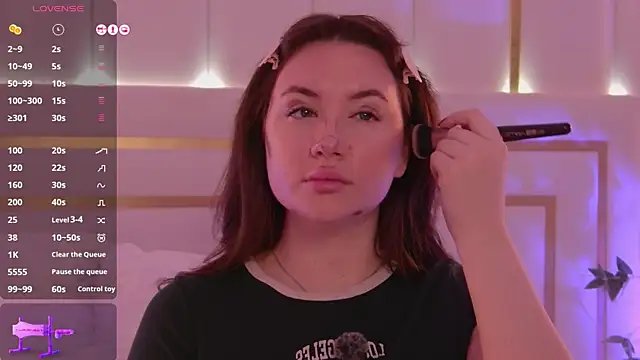 Snapshot of MeganStrain chatting on 11.20.25 MeganStrain online show from 11.20.25