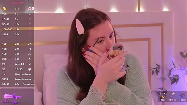 Snapshot of MeganStrain chatting on 11.26.25 MeganStrain online show from 11.26.25