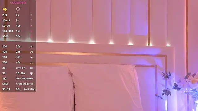 Snapshot of MeganStrain chatting on 11.28.25 MeganStrain online show from 11.28.25