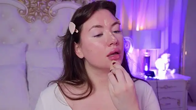 Snapshot of MeganStrain chatting on 12.04.25 MeganStrain online show from 12.04.25