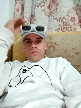 Snapshot of alex-golden chatting on 03.31.26 alex-golden online show from 03.31.26