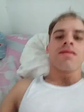 Snapshot of alex-golden chatting on 03.31.26 alex-golden online show from 03.31.26