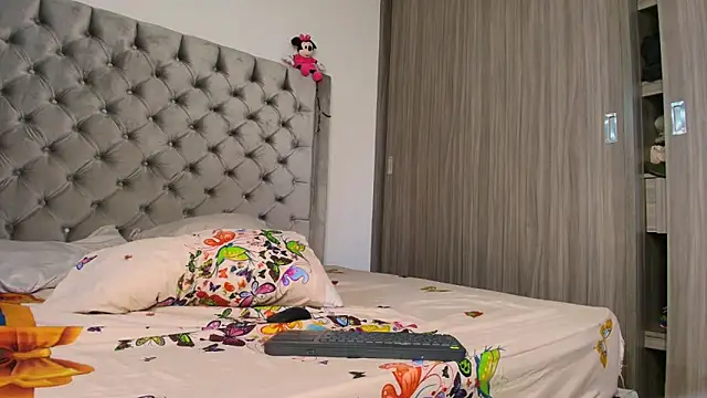 Snapshot of dreamsussi chatting on 10.28.25 dreamsussi online show from 10.28.25