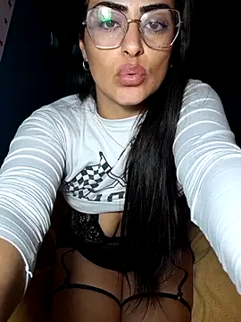 Snapshot of Nella_09 chatting on 09.25.25 Nella 09 online show from 09.25.25