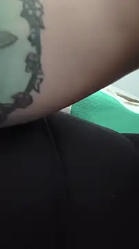 Snapshot of XxGreenGoodxX chatting on 11.27.25 XxGreenGoodxX online show from 11.27.25