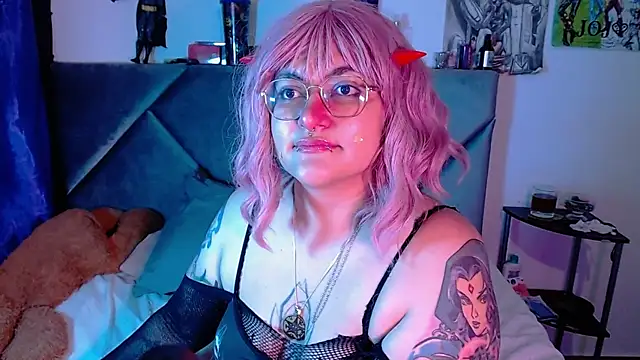 Snapshot of XxGreenGoodxX chatting on 11.29.25 XxGreenGoodxX online show from 11.29.25