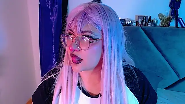 Snapshot of XxGreenGoodxX chatting on 12.03.25 XxGreenGoodxX online show from 12.03.25