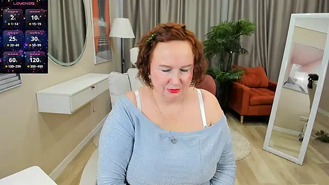 Snapshot of WifeyXRated chatting on 02.26.25 WifeyXRated online show from 02.26.25