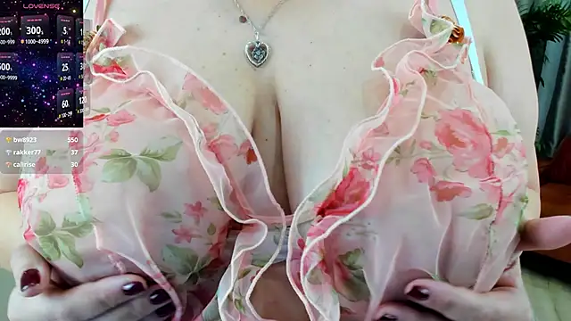 Snapshot of WifeyXRated chatting on 03.05.25 WifeyXRated online show from 03.05.25