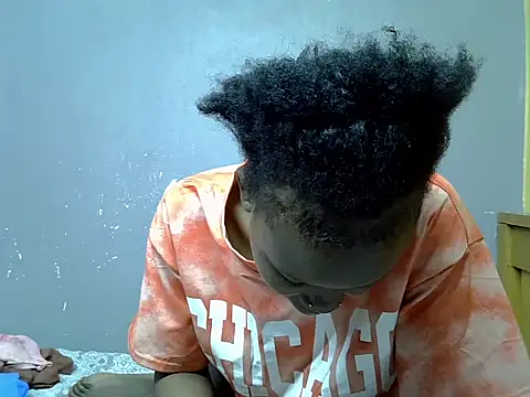 Snapshot of Sweetlanah chatting on 10.03.25 Sweetlanah online show from 10.03.25